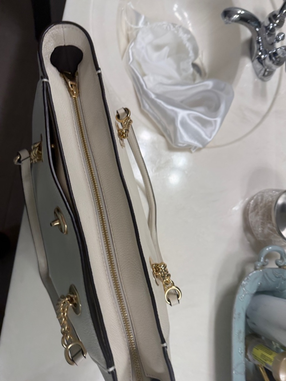 Coach Cream Pebbled Leather Tote with Gold Chain Straps - Picture 5 of 8